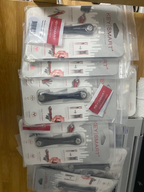 KEY SMART COMPACT KEY HOLDER - BLACK - HOLDS UP TO 8 KEYS